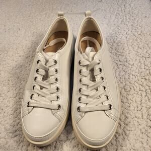 Vionic Women's Winny low top sneaker in white leather sneaker size 7